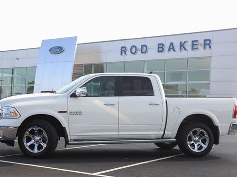 Used 2018 RAM 1500 Laramie AWD/4WD image 3