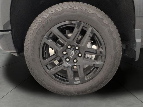 Used 2026 Chevrolet Silverado 1500 LT Trail Boss w/ LT Trail Boss Premium Package AWD/4WD image 3