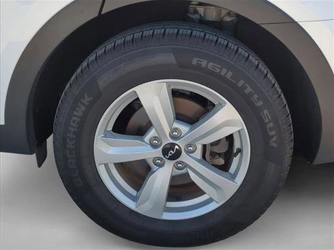 Used 2023 Kia Sorento LX image 6