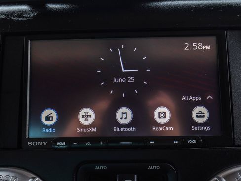 Used 2015 Jeep Wrangler Unlimited Sahara w/ Connectivity Group AWD/4WD image 7