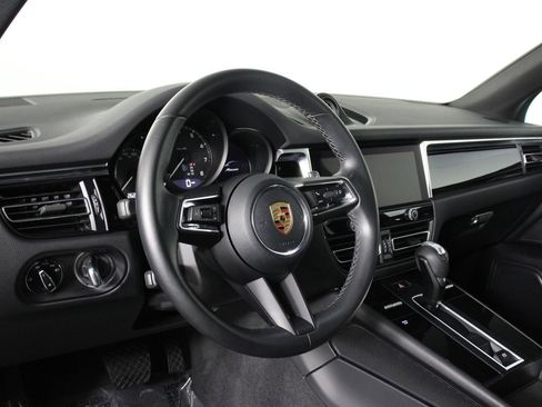 Certified 2023 Porsche Macan AWD/4WD image 4
