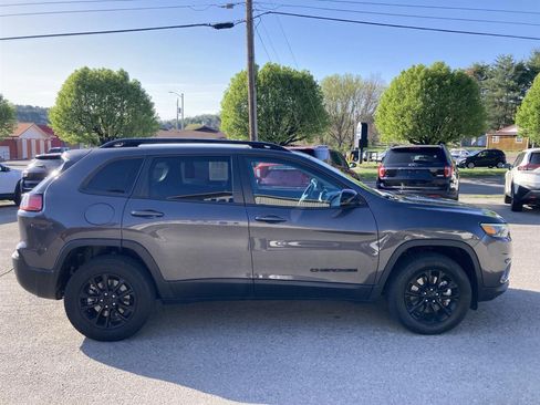 Used 2023 Jeep Cherokee Altitude Lux image 4