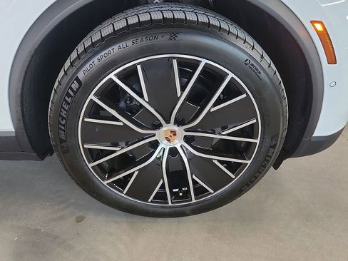 New 2026 Porsche Macan 4 Electric AWD/4WD image 10