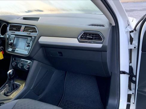 Used 2018 Volkswagen Tiguan S image 18