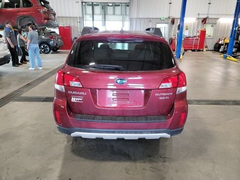 Used 2014 Subaru Outback 3.6R Limited AWD/4WD image 6
