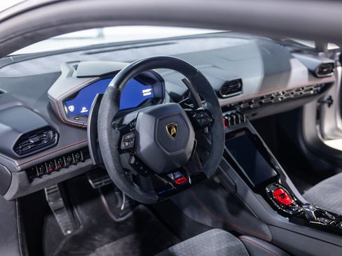 Used 2017 Lamborghini Huracan LP 610-4 AWD/4WD image 38