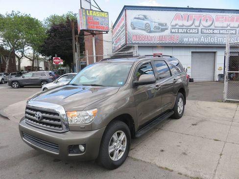 Used 2014 Toyota Sequoia SR5 AWD/4WD image 2