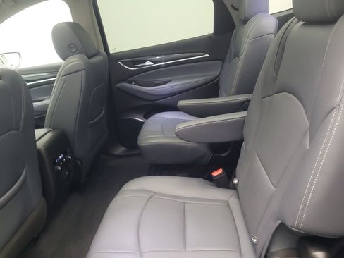 Used 2020 Buick Enclave Essence image 18