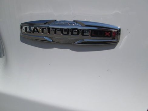 Used 2021 Jeep Cherokee Latitude Lux w/ Comfort/Convenience Group image 6