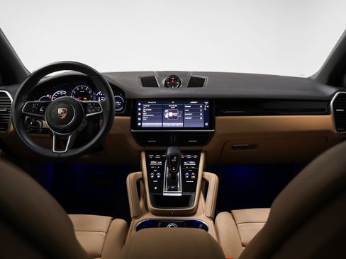 Certified 2023 Porsche Cayenne AWD/4WD image 28