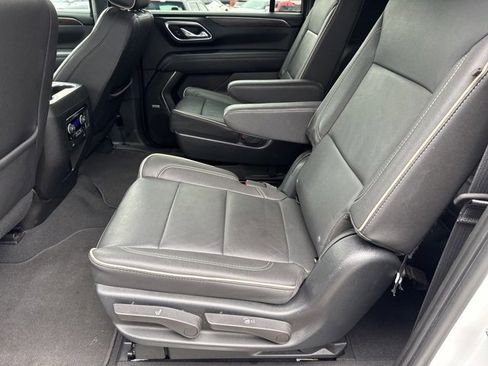 Used 2023 Chevrolet Suburban Premier image 22