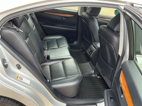 Used 2014 Lexus ES 300h w/ Luxury Package w/Bamboo Trim FWD image 38