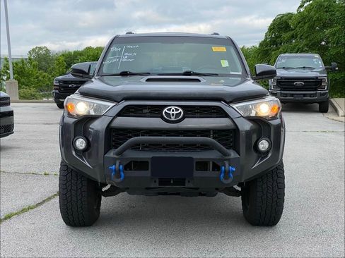 Used 2018 Toyota 4Runner TRD Off-Road AWD/4WD image 2