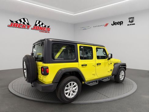 Used 2022 Jeep Wrangler Unlimited Sport image 11