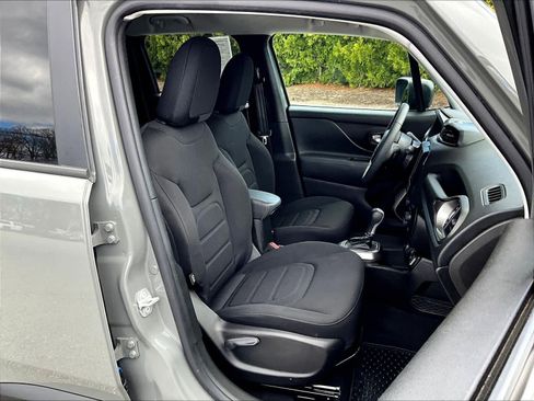 Used 2022 Jeep Renegade Latitude image 12