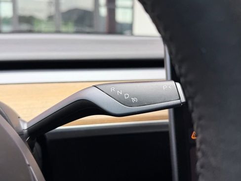 Used 2022 Tesla Model Y Long Range AWD/4WD image 17