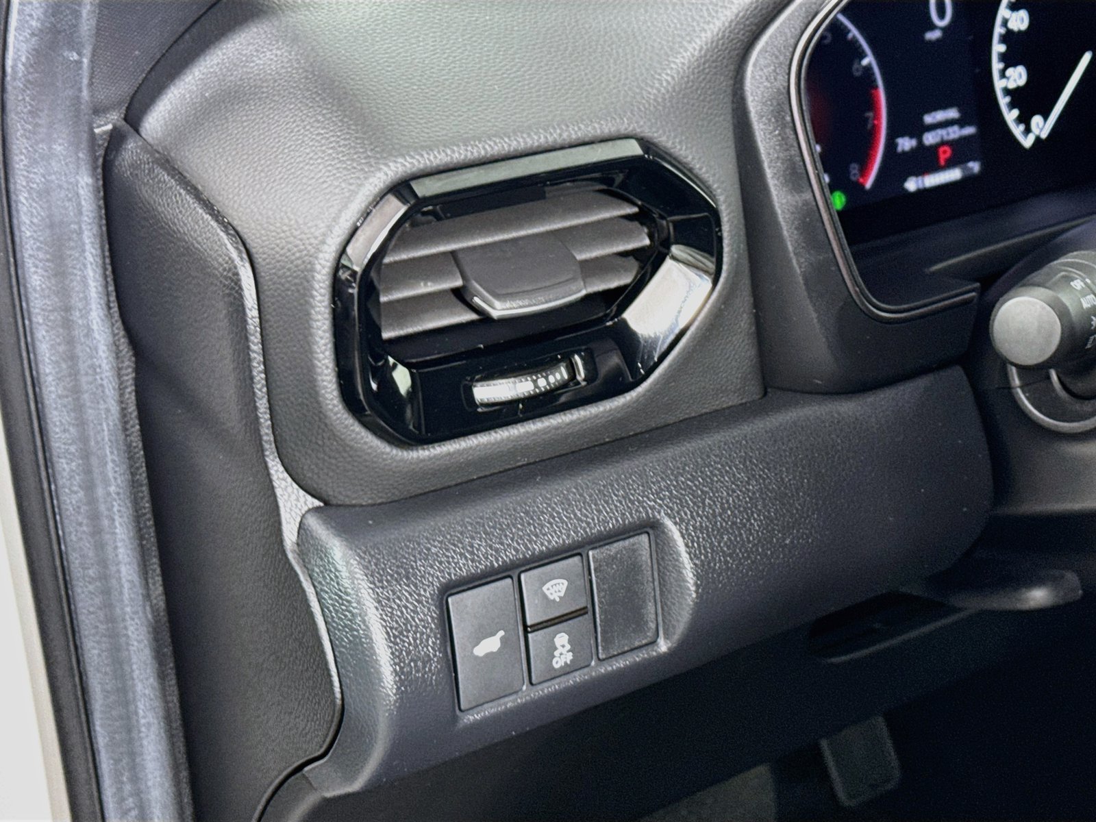 Used 2025 Honda Pilot TrailSport image 14