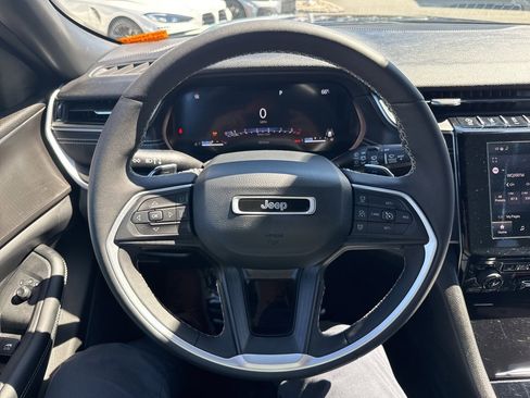 Used 2023 Jeep Grand Cherokee Altitude image 42