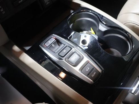 Used 2016 Honda Pilot Touring image 30