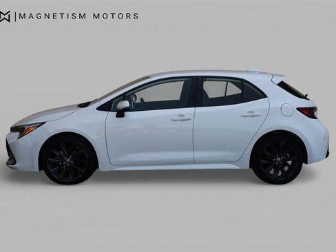 Used 2023 Toyota Corolla XSE FWD image 2