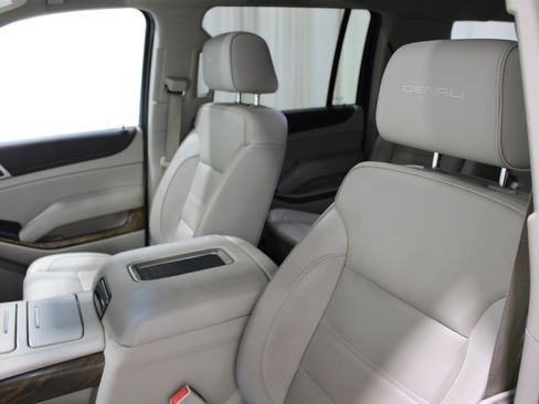 Used 2019 GMC Yukon XL Denali w/ Denali Ultimate Package AWD/4WD image 4