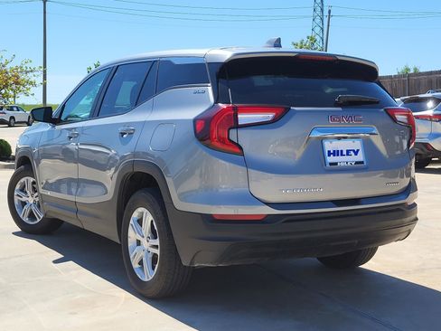 Used 2024 GMC Terrain SLE AWD/4WD image 3