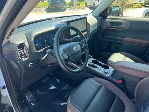 Used 2025 Ford Bronco Sport Outer Banks w/ Outer Banks Tech Package+ AWD/4WD image 6