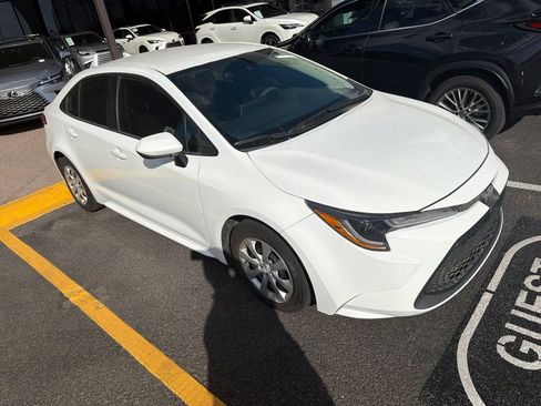 Used 2020 Toyota Corolla LE w/ Carpet Mat Package (TMS) FWD image 3