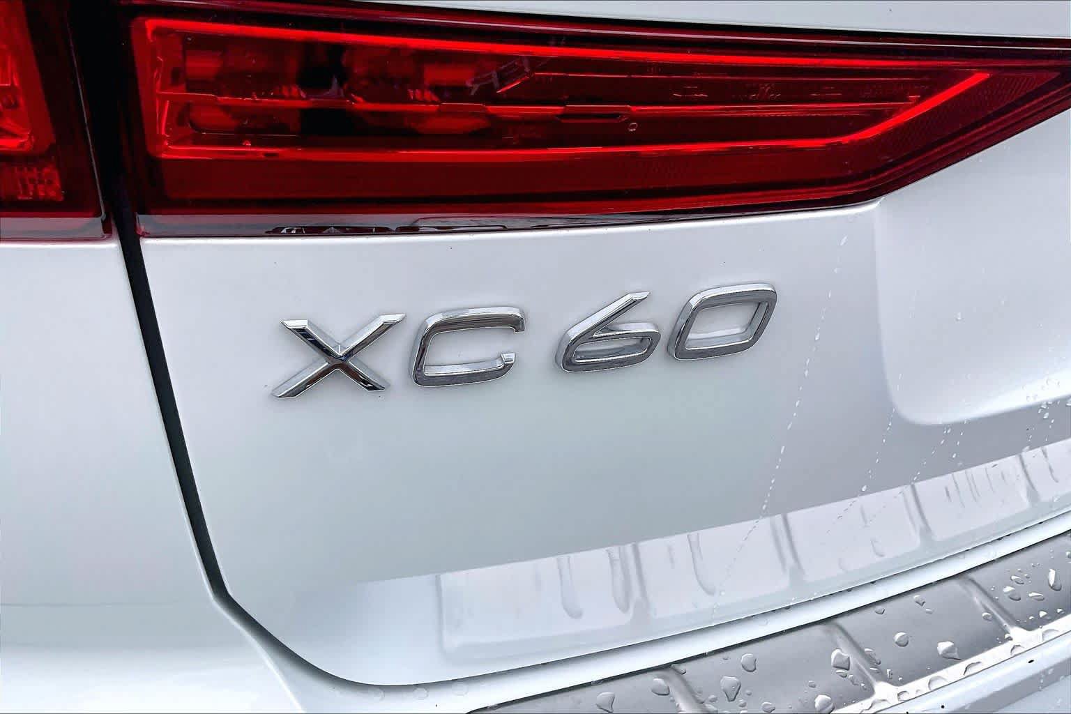 Used 2022 Volvo XC60 B5 Momentum w/ Climate Package AWD/4WD image 32