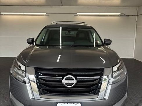 Used 2025 Nissan Pathfinder SL w/ Lighting Package (N92) FWD image 20