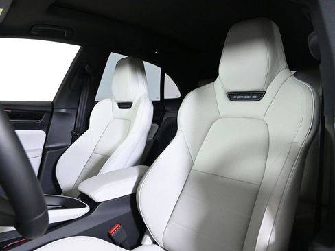 New 2025 Porsche Macan 4S Electric image 5