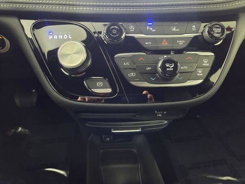 New 2026 Chrysler Pacifica Select FWD image 13