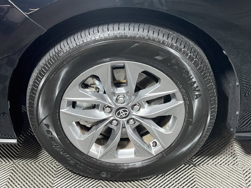 Certified 2026 Toyota Sienna XLE FWD image 29