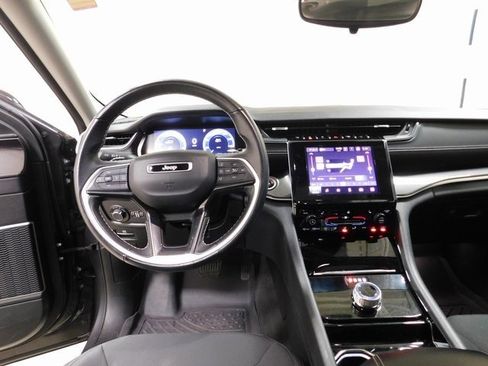 Used 2022 Jeep Grand Cherokee Laredo w/ Luxury Tech Group I image 8