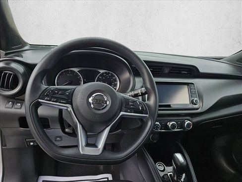 Used 2018 Nissan Kicks S image 16