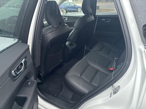 Used 2025 Volvo XC60 B5 Plus image 7