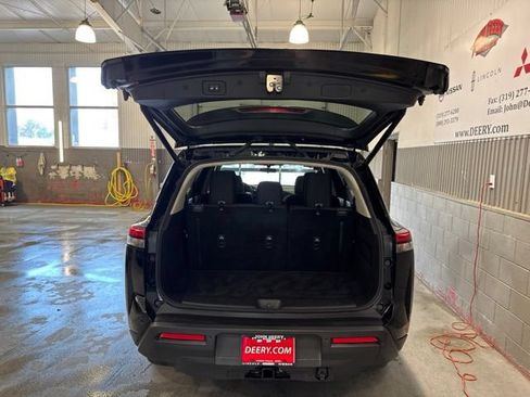 Certified 2024 Nissan Pathfinder SV w/ SV Premium Package AWD/4WD image 14