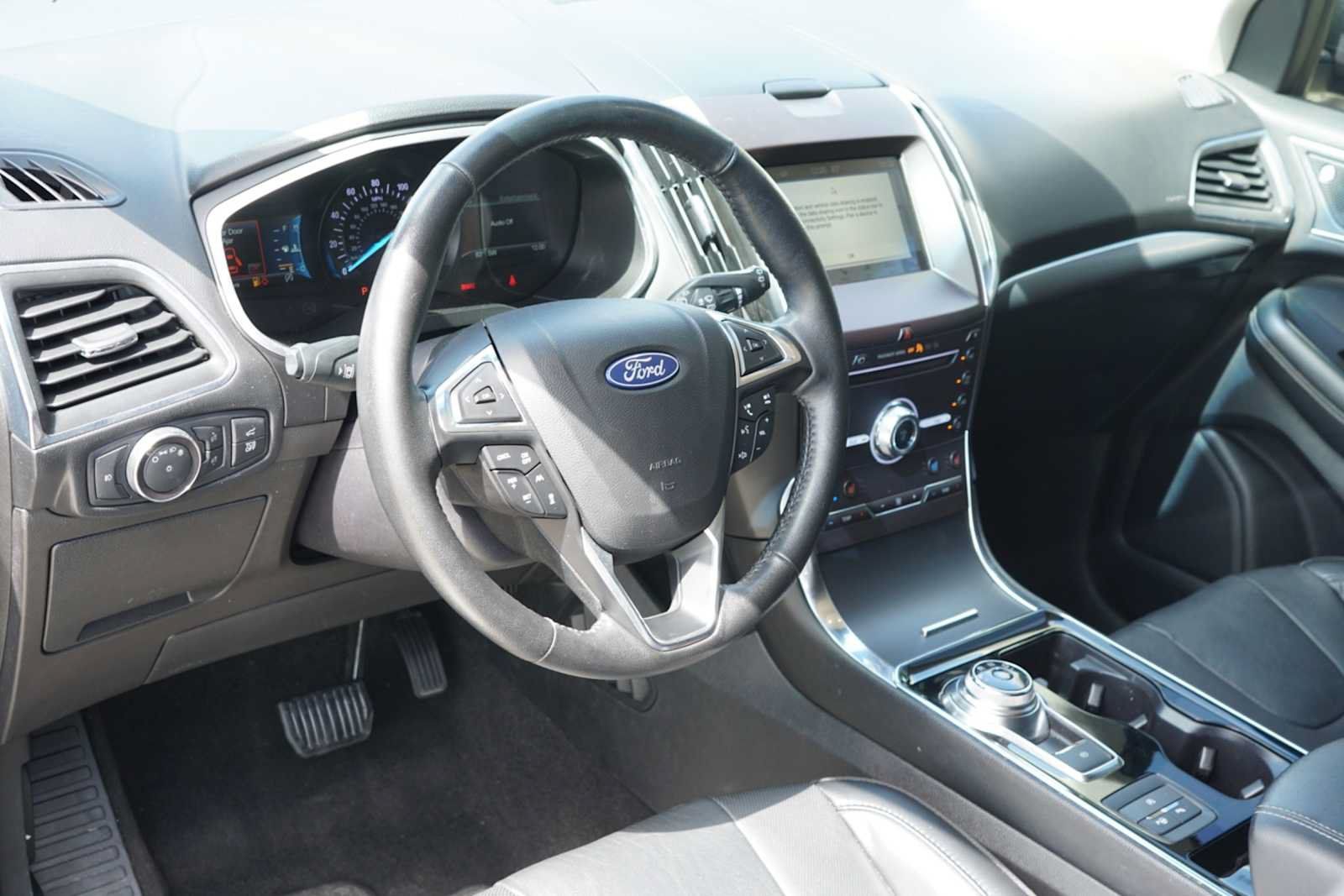Used 2019 Ford Edge Titanium w/ Equipment Group 301A FWD image 7