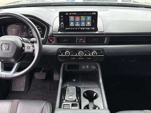 Used 2025 Honda Pilot Touring image 14