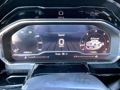 Used 2024 GMC Sierra 2500 SLT w/ SLT Premium Package image 10