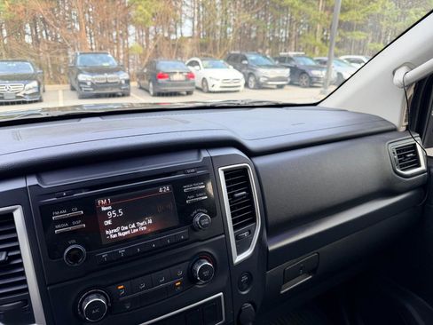 Used 2017 Nissan Titan S image 16