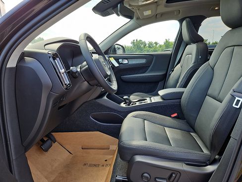 New 2026 Volvo XC40 B5 Core w/ Protection Package Premier image 11