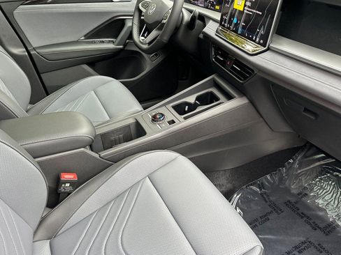 New 2026 Volkswagen Tiguan SE R-Line image 15