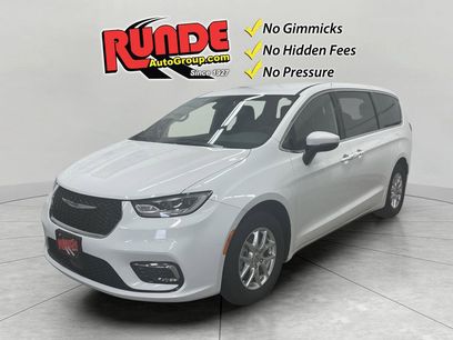 Used 2023 Chrysler Pacifica Touring