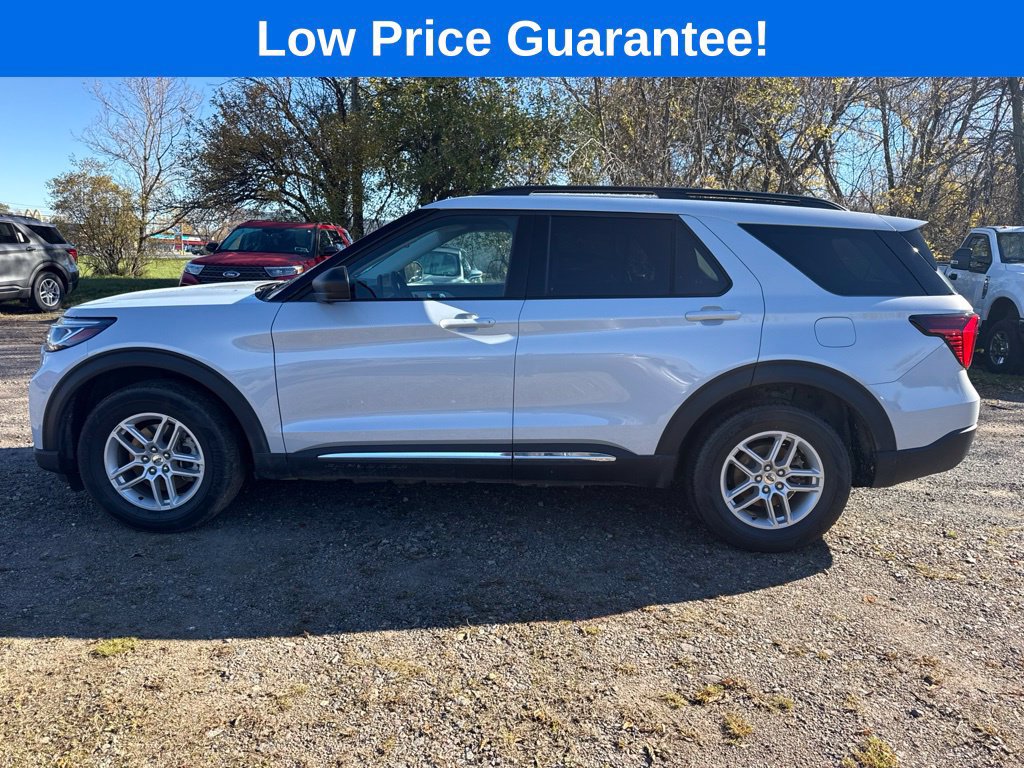 Used 2025 Ford Explorer Active AWD/4WD image 4