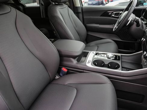 Certified 2025 Kia Carnival SX Prestige FWD image 15