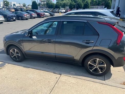 New 2025 Kia Niro EX w/ EX Cold Weather Package FWD image 2