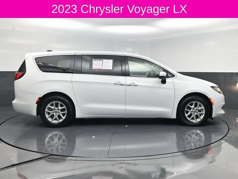 Used 2023 Chrysler Voyager LX FWD image 4