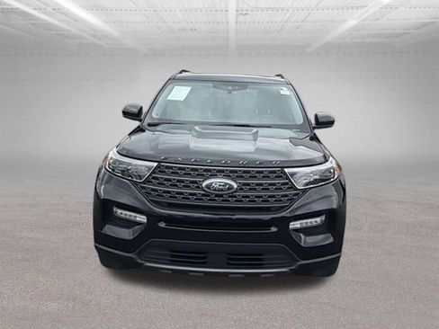 Certified 2023 Ford Explorer XLT w/ Equipment Group 202A AWD/4WD image 3