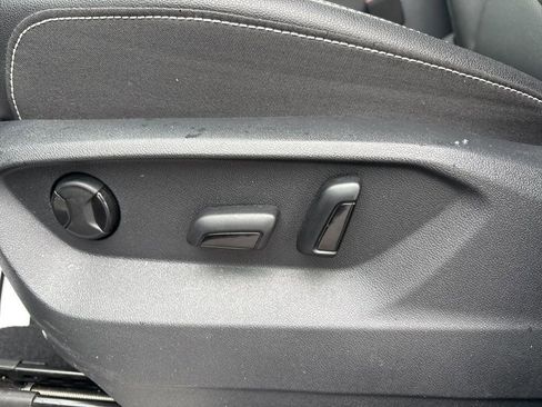 Used 2025 Volkswagen Atlas SE image 10